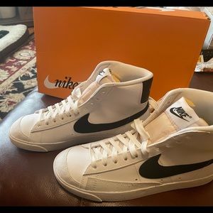 Nike W blazer mid ‘77 - never worn 8.5